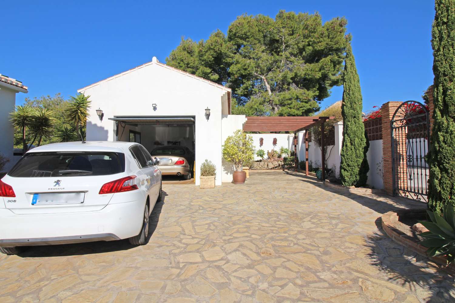 Villa for sale in Frigiliana