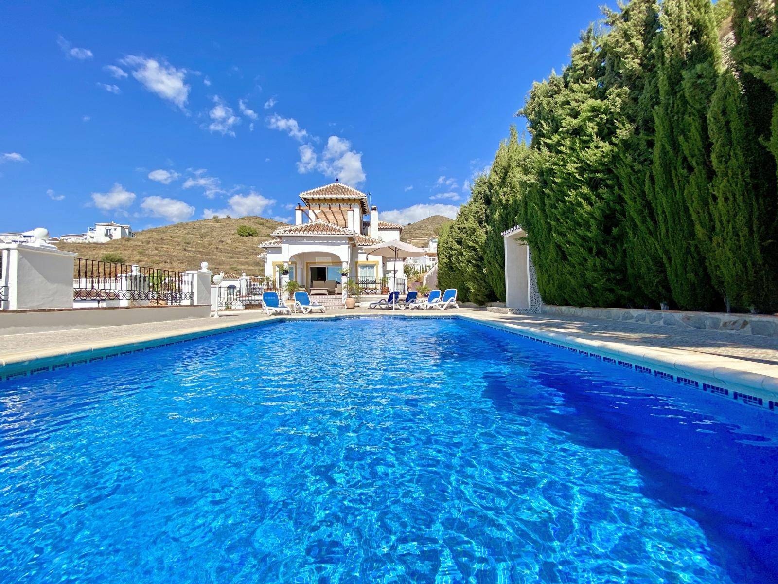 Villa myynnissä Torrox Costa